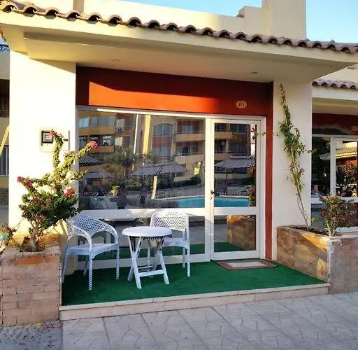 Private And Pool View Апартаменты
