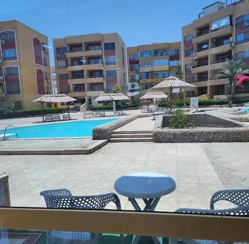 Private And Pool View Апартаменты *