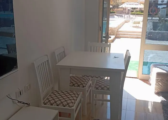 Private And Pool View Апартаменты